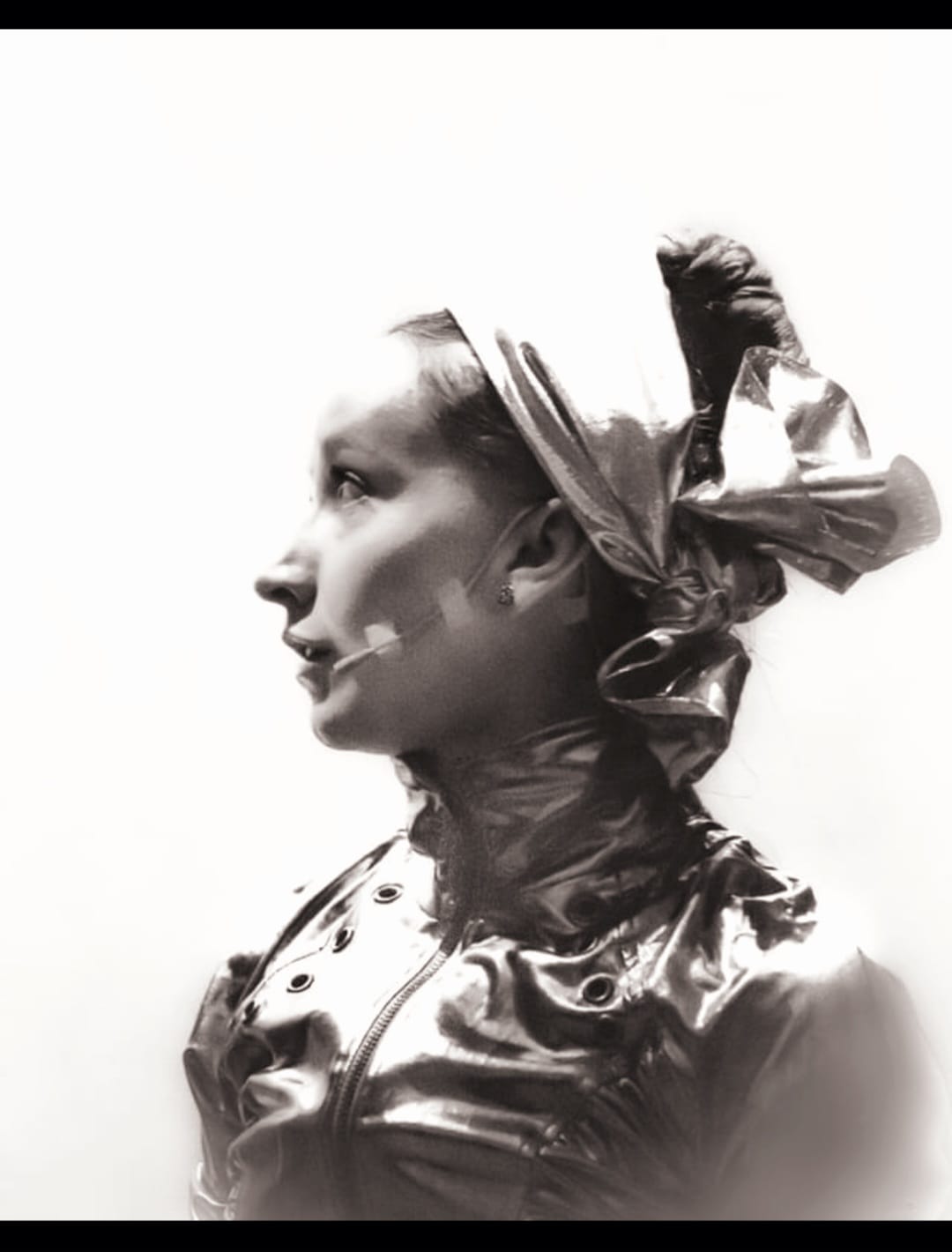 Cynthia Ham — retrato B&W perfil