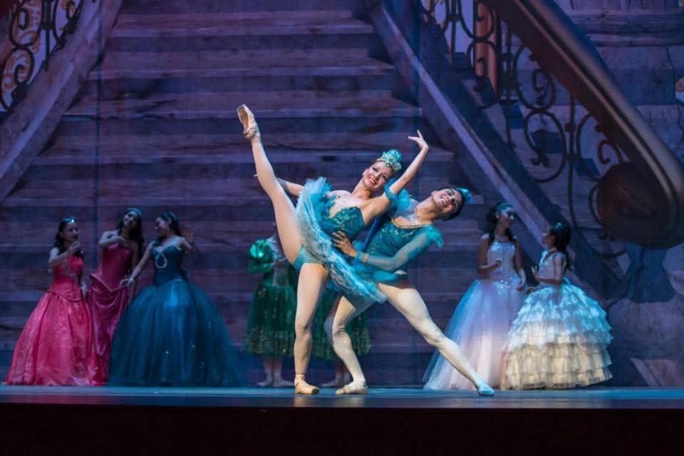 Cynthia Ham — pas de deux escalera
